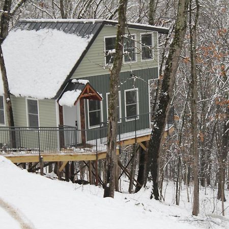 Villa Secluded Treehouse In The Woods - Tree Hugger Hideaway Branson Exterior foto