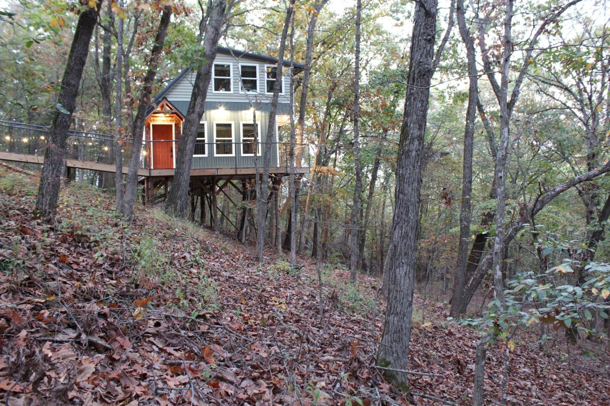 Villa Secluded Treehouse In The Woods - Tree Hugger Hideaway Branson Exterior foto